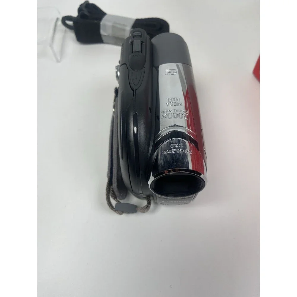 Canon DC330 DVD Camcorder Kit NTSC MegaPixel DIGIC DV II Carrying Case New